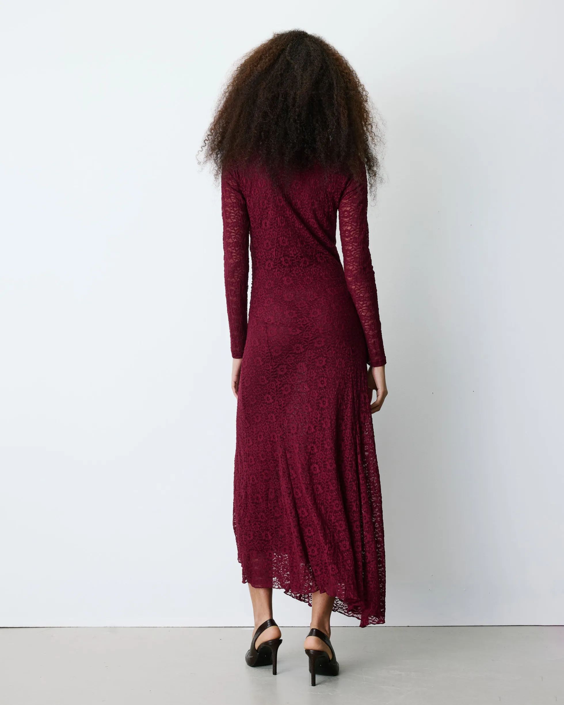 Robe longue en dentelle froncée cherry Bianca