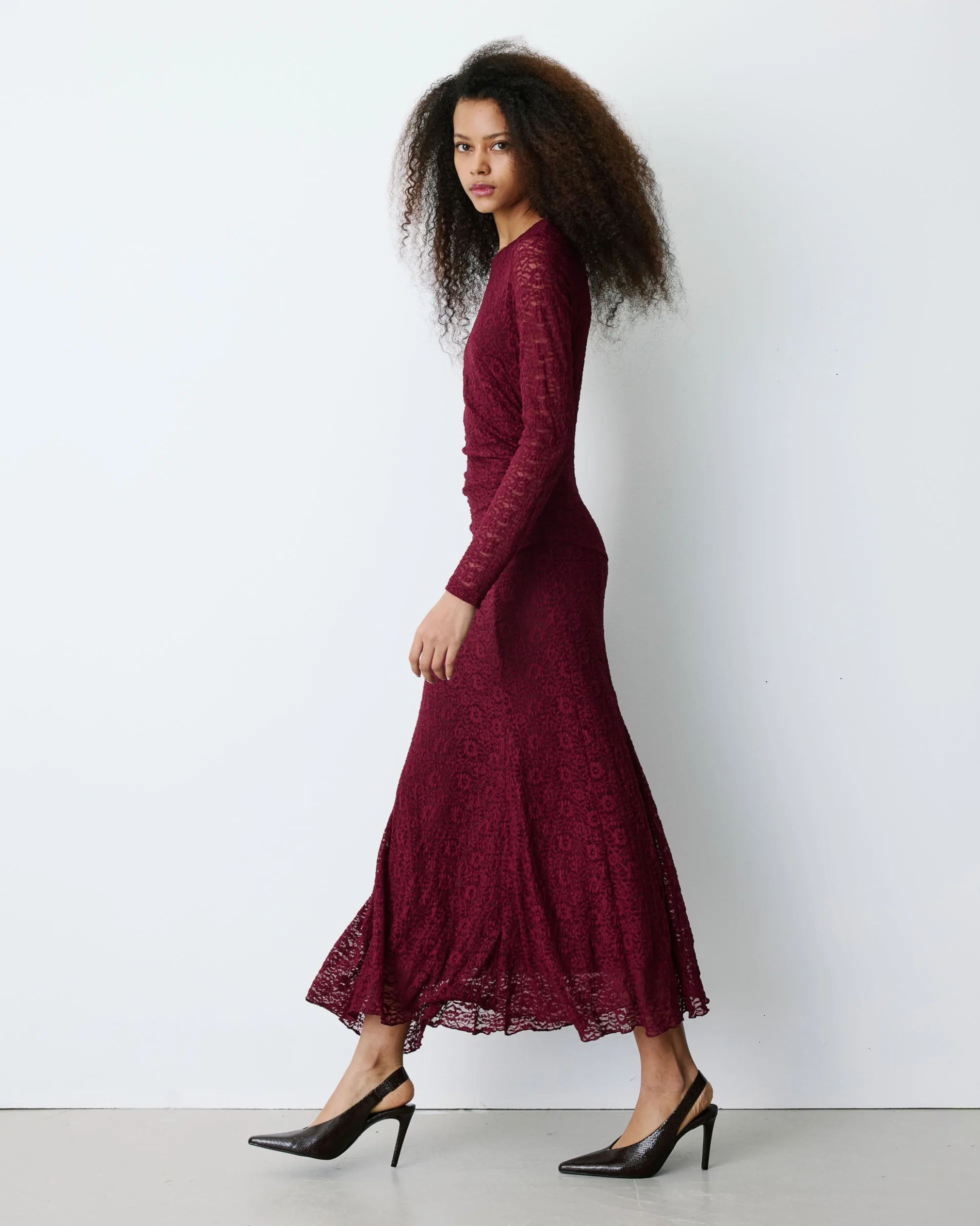Robe longue en dentelle froncée cherry Bianca