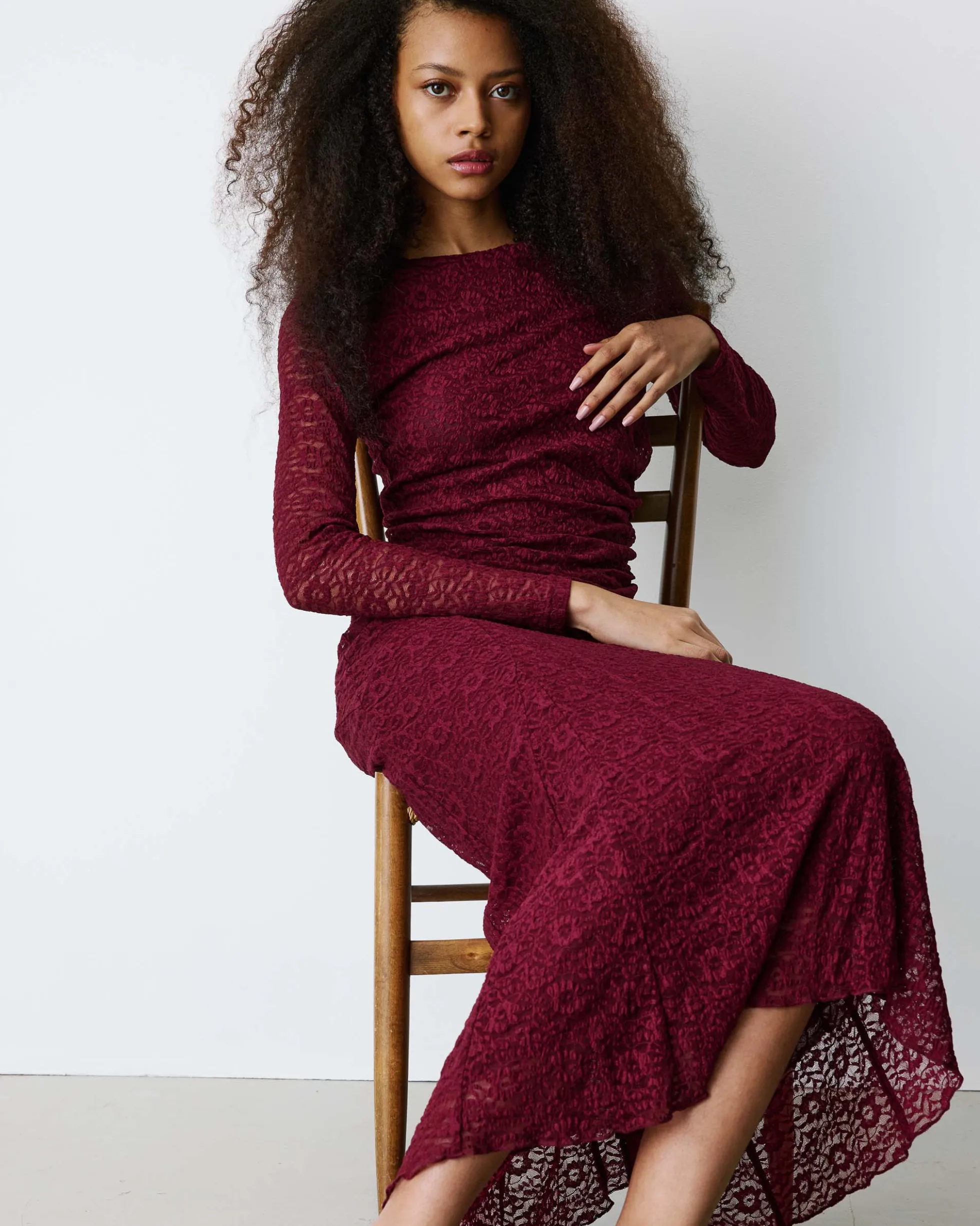 Robe longue en dentelle froncée cherry Bianca