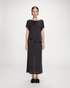 Robe longue légère en modal manches courtes carbone Peace