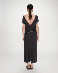 Robe longue légère en modal manches courtes carbone Peace
