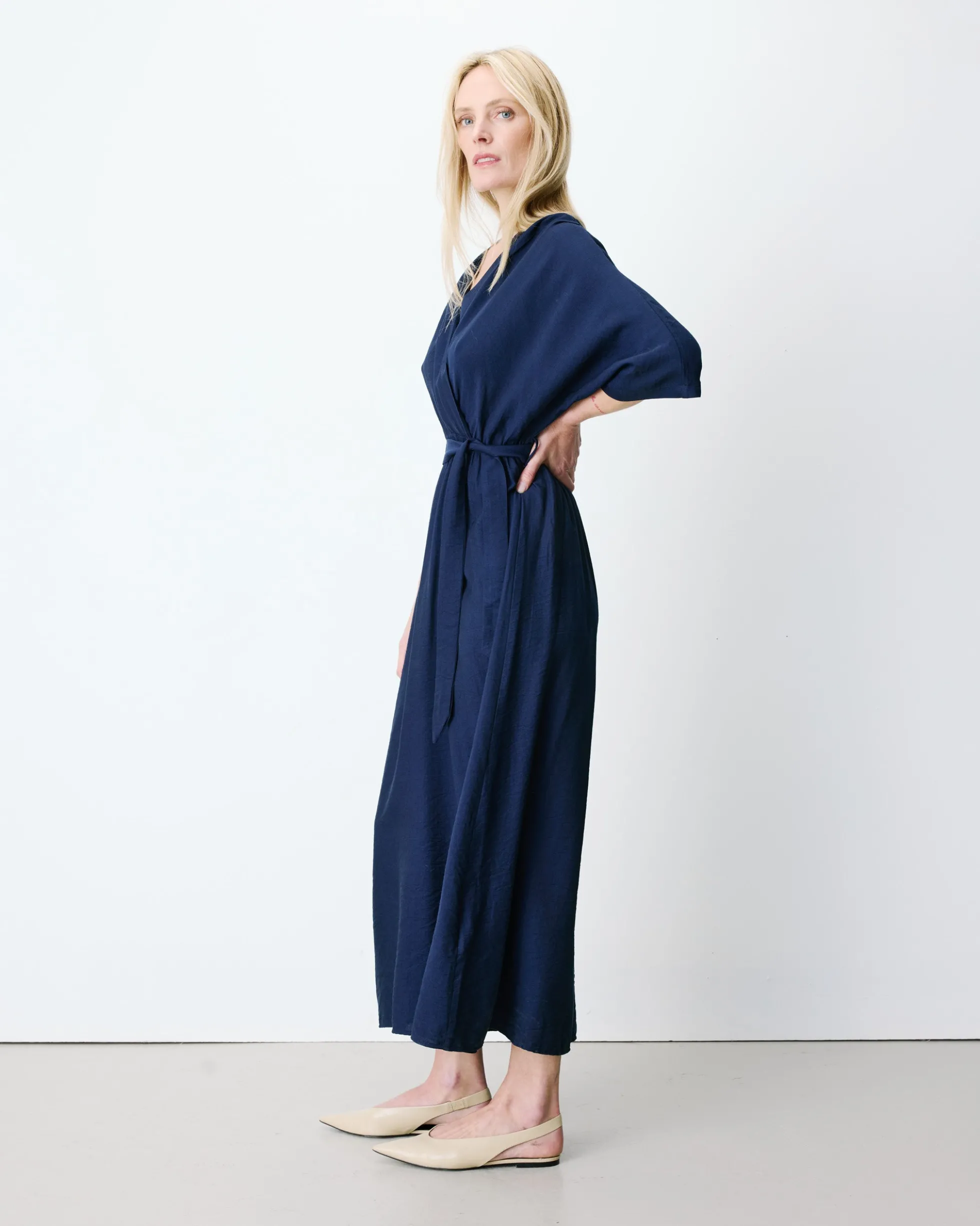 Robe longue évasée col V croisé marine Amelia