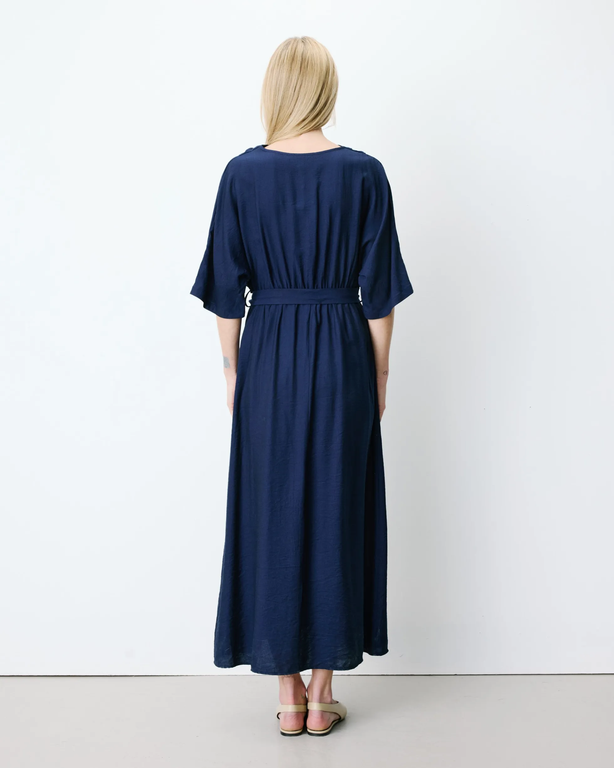 Robe longue évasée col V croisé marine Amelia