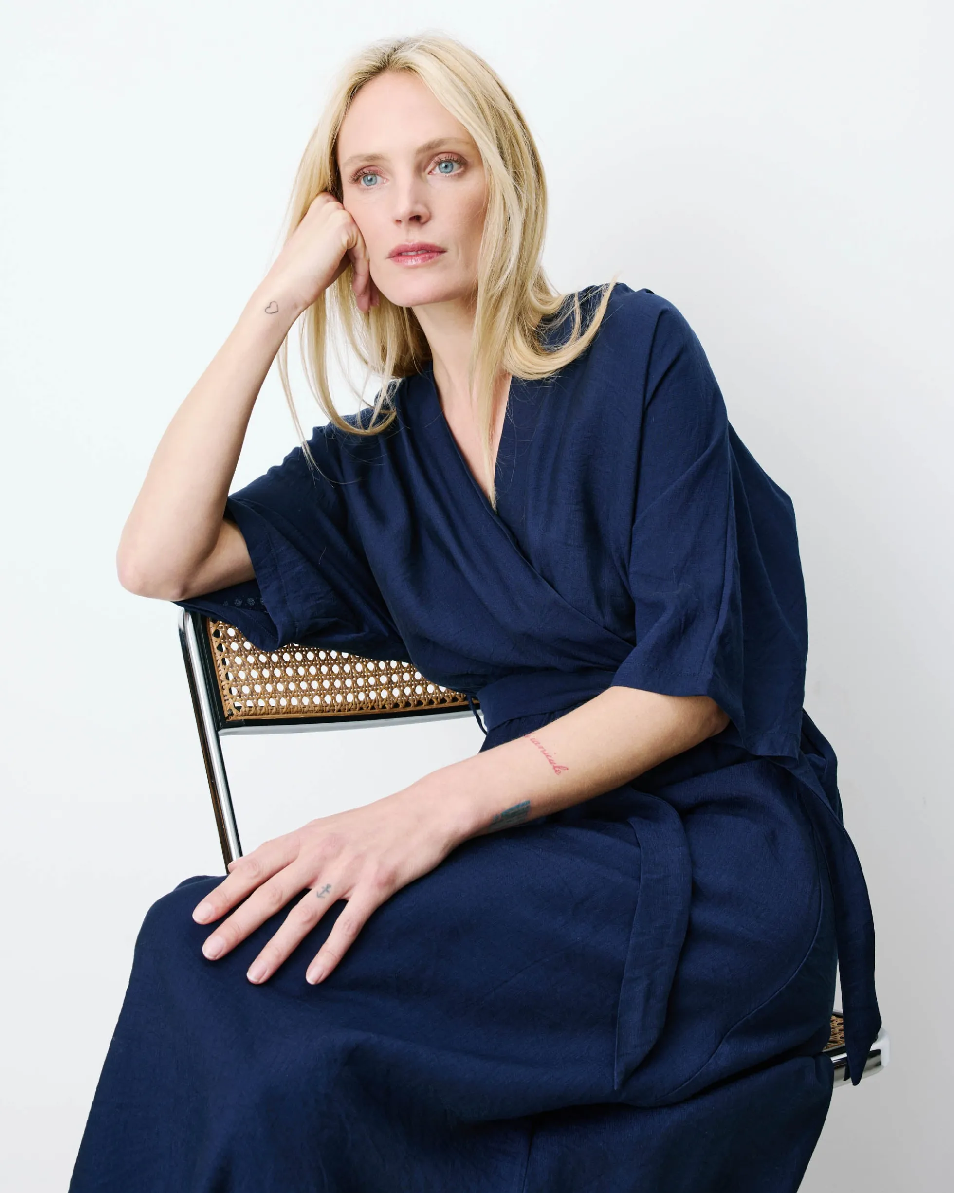 Robe longue évasée col V croisé marine Amelia