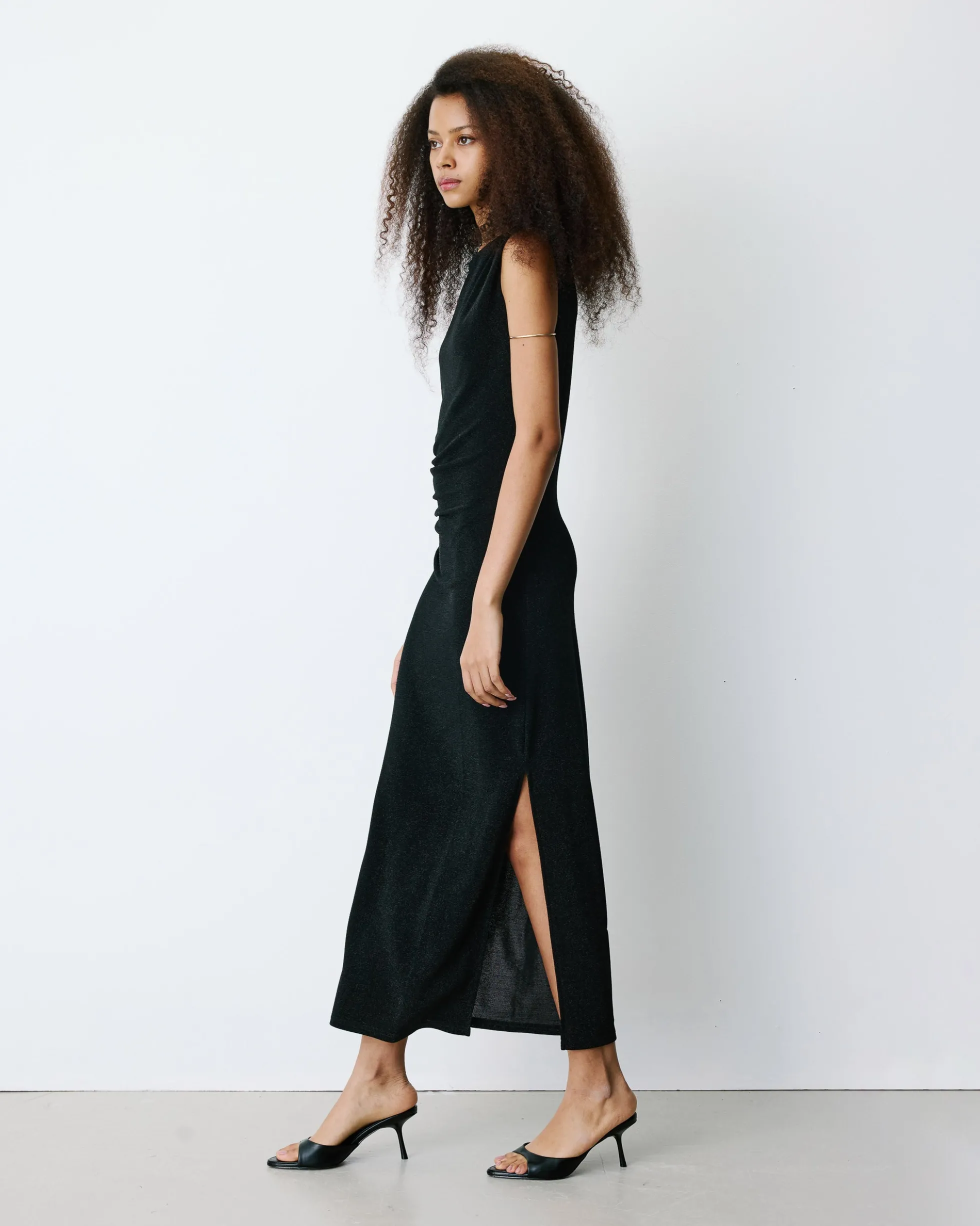 Robe mi-longue cintrée en jersey lurex noir Brigitte