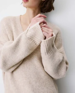 Robe pull courte oversize col V beige Airina