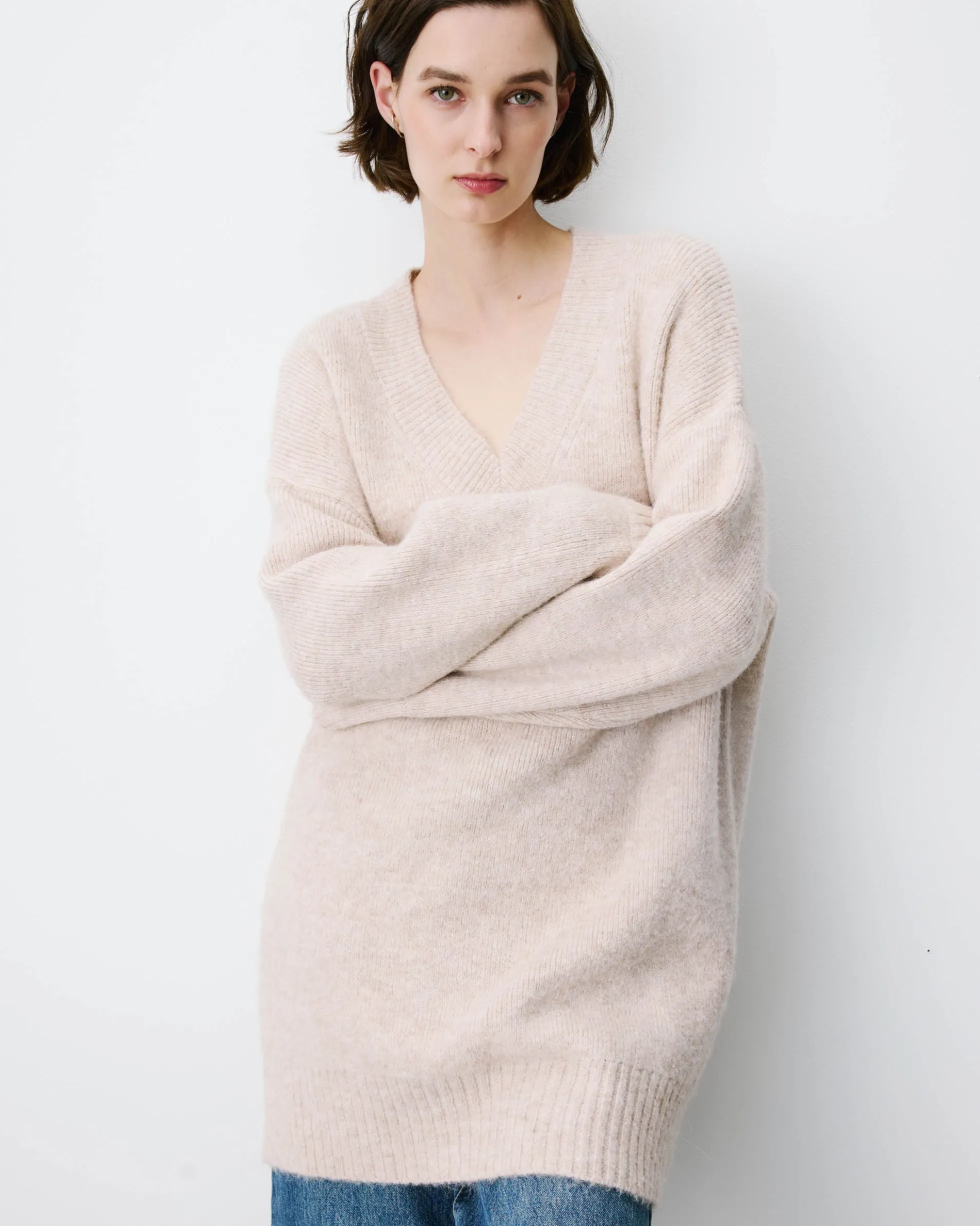 Robe pull courte oversize col V beige Airina