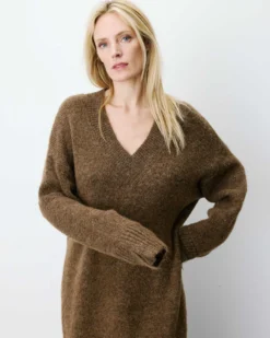 Robe pull courte oversize col V chocolat Airina
