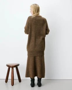 Robe pull courte oversize col V chocolat Airina