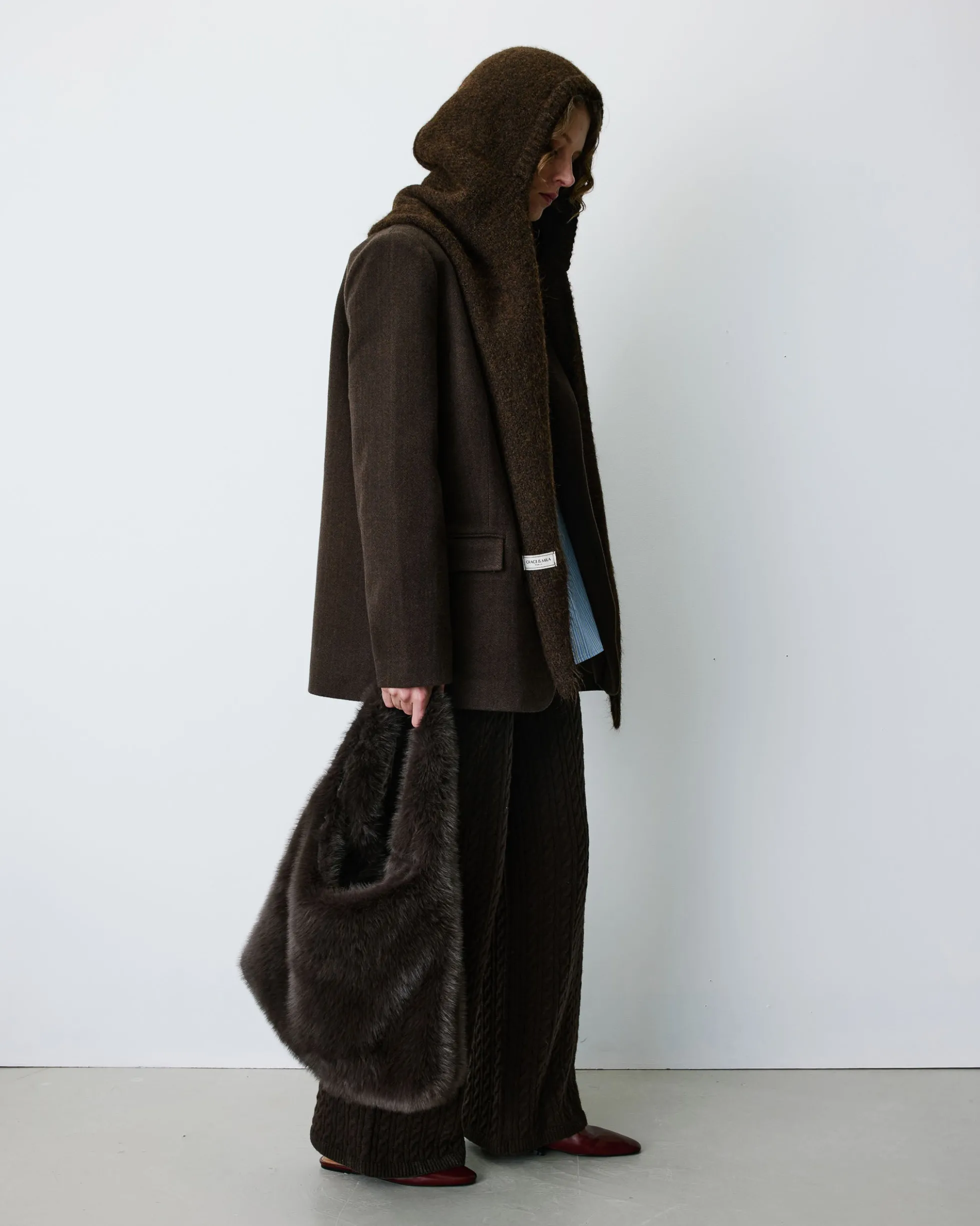 Sac en fausse fourrure porté épaule chocolat Bobby