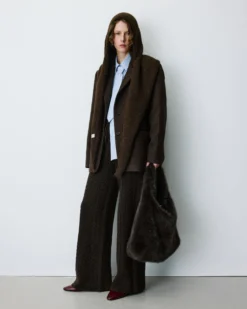 Sac en fausse fourrure porté épaule chocolat Bobby