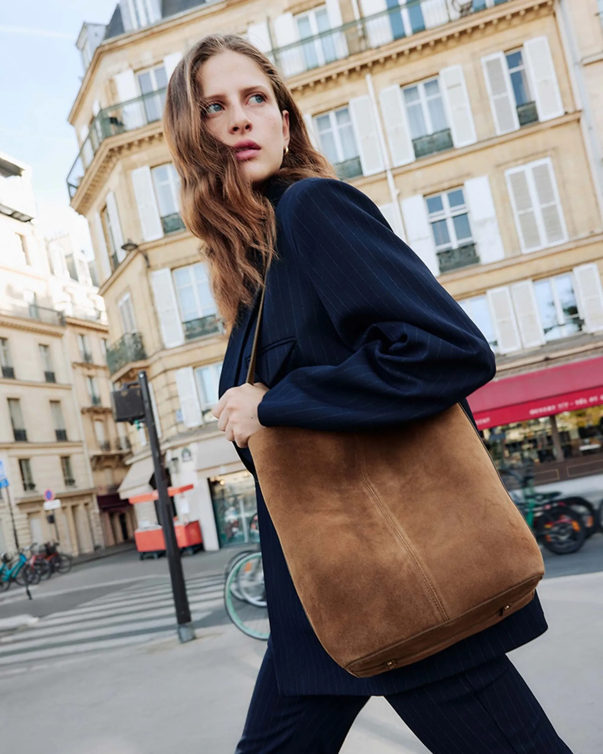 Sac seau en cuir de vachette camel Le come