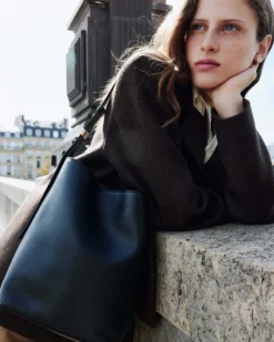 Sac seau en cuir de vachette noir Le come