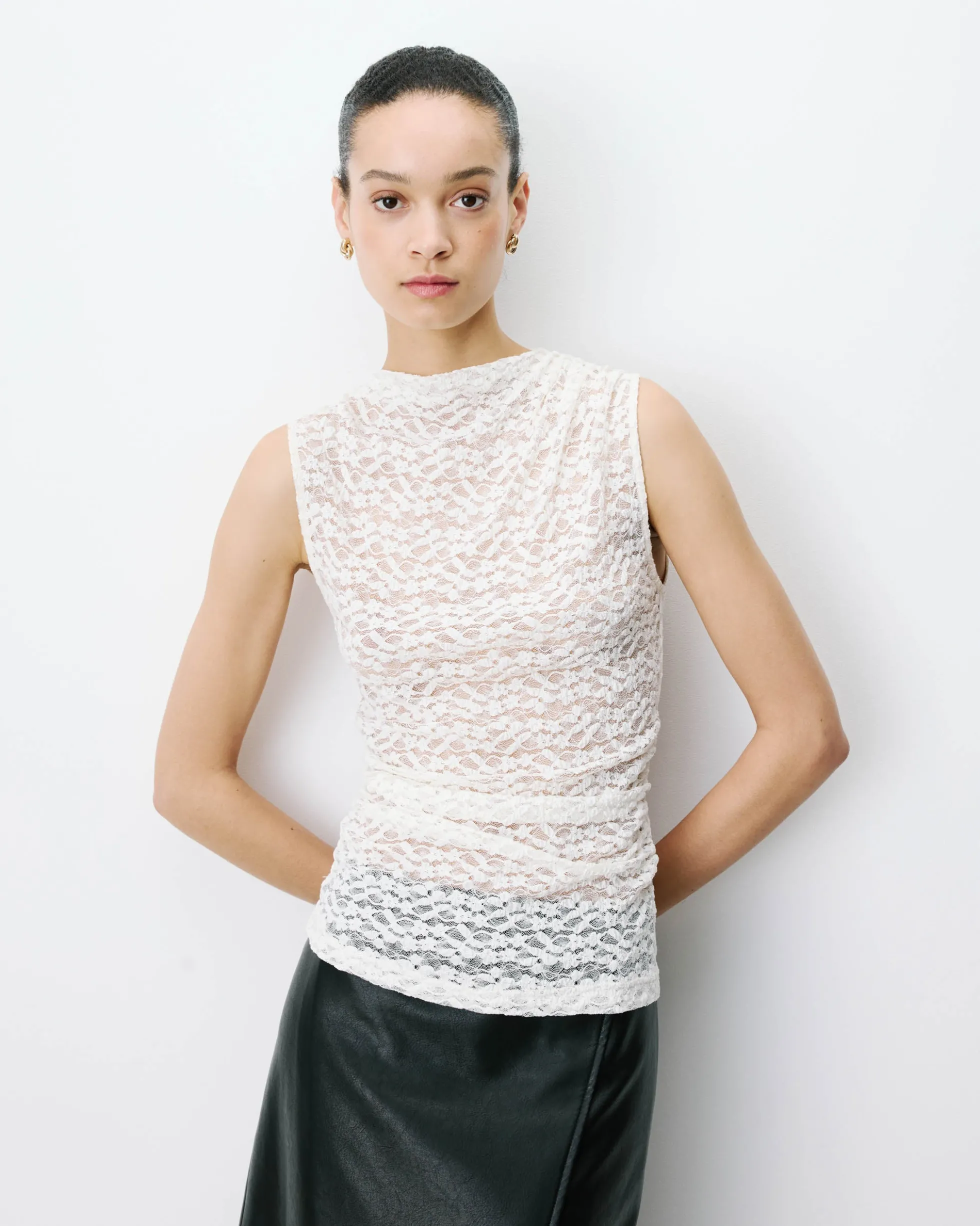 Top ajusté sans manches en dentelle ecru Avila