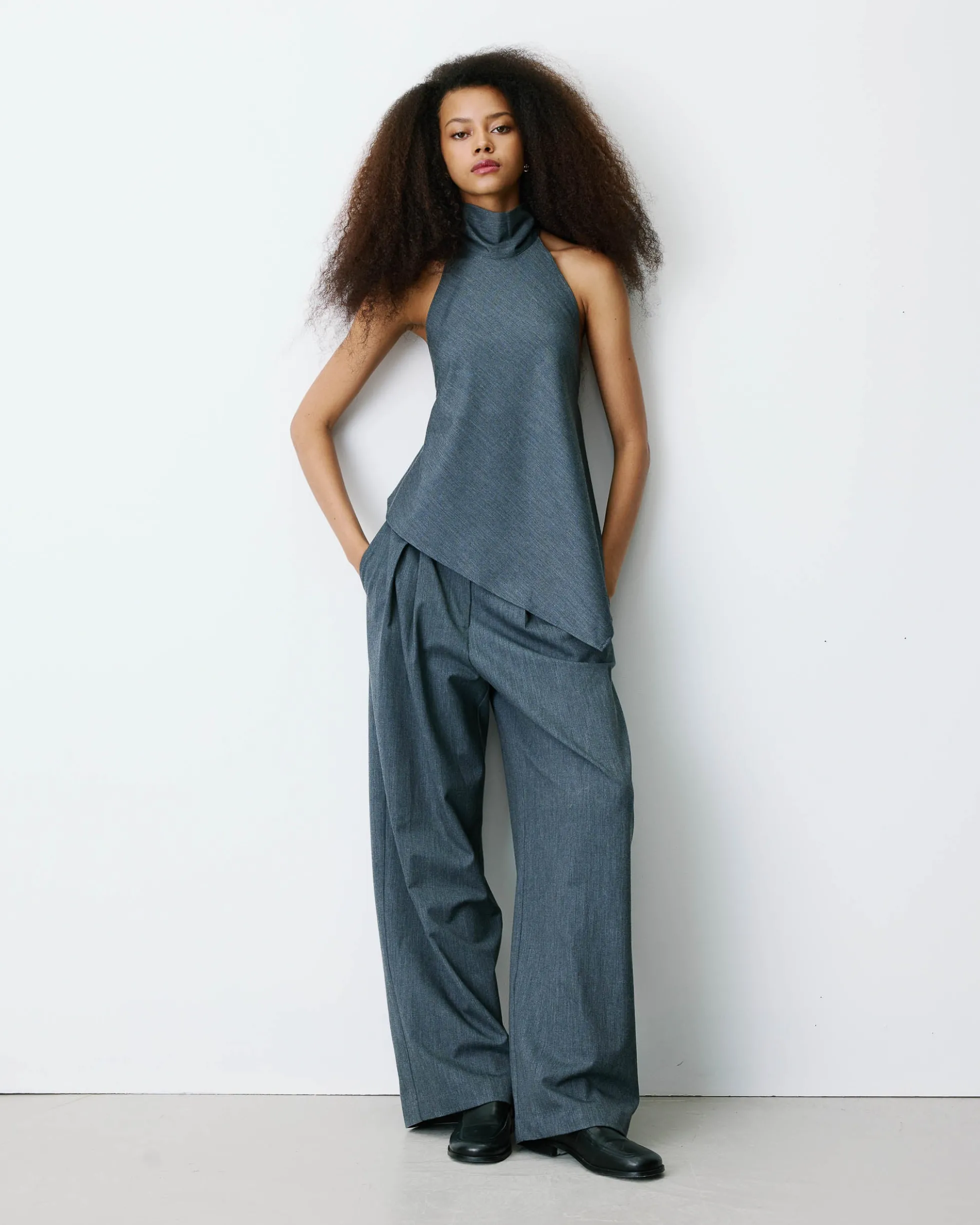 Top asymétrique fluide sans manches dos nu anthracite Binni