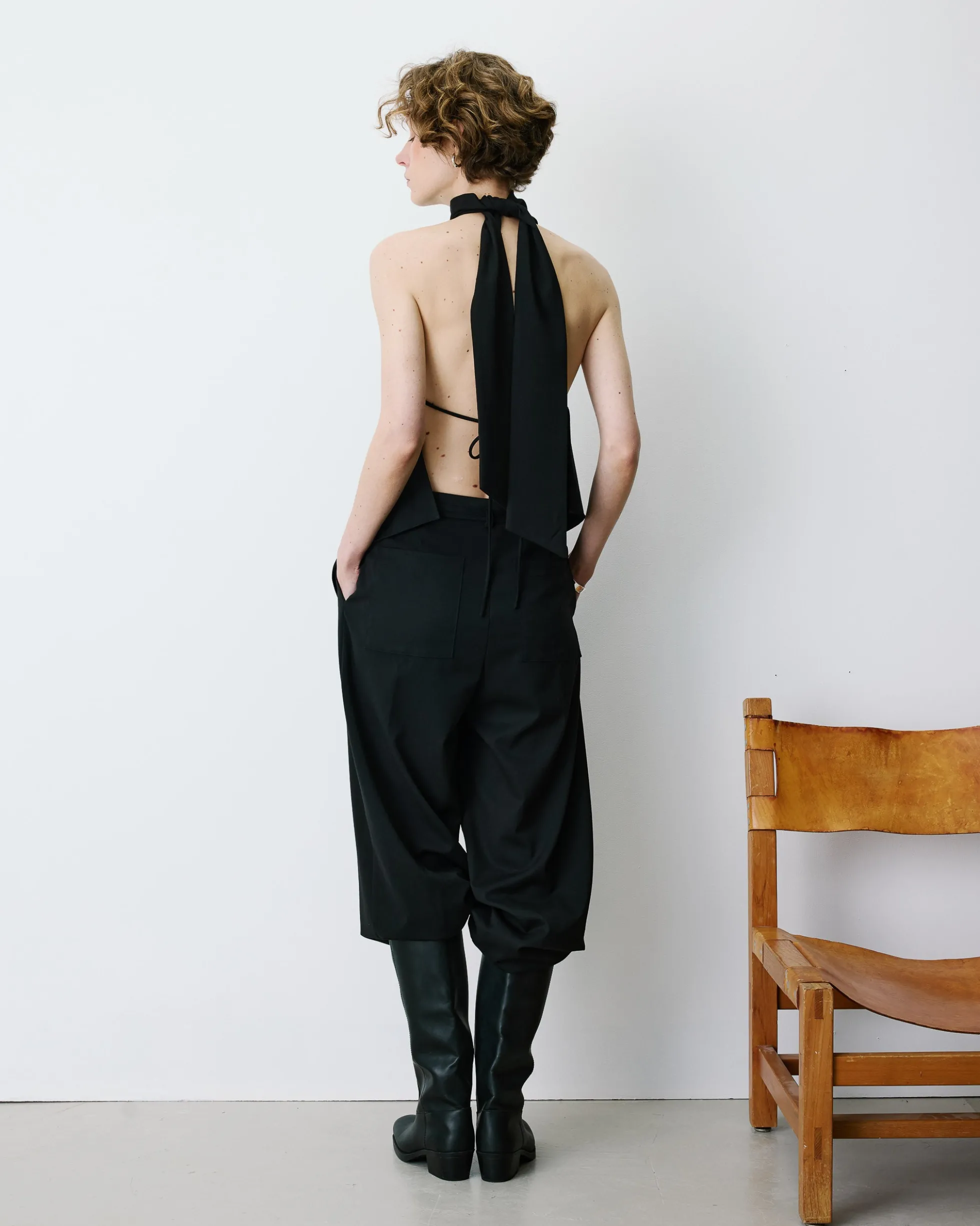 Top asymétrique fluide sans manches dos nu noir Binni
