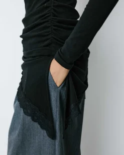 Top asymétrique manches longues bas en dentelle noir Bina