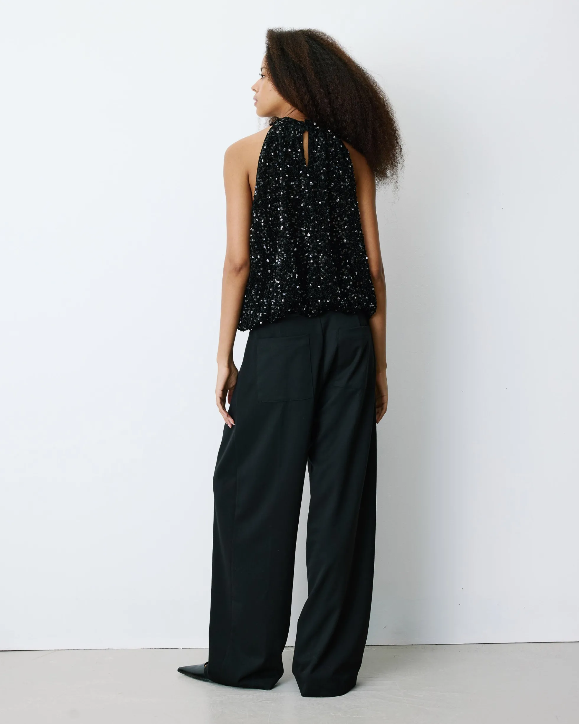 Top ballon encolure américaine en sequins noir Becky