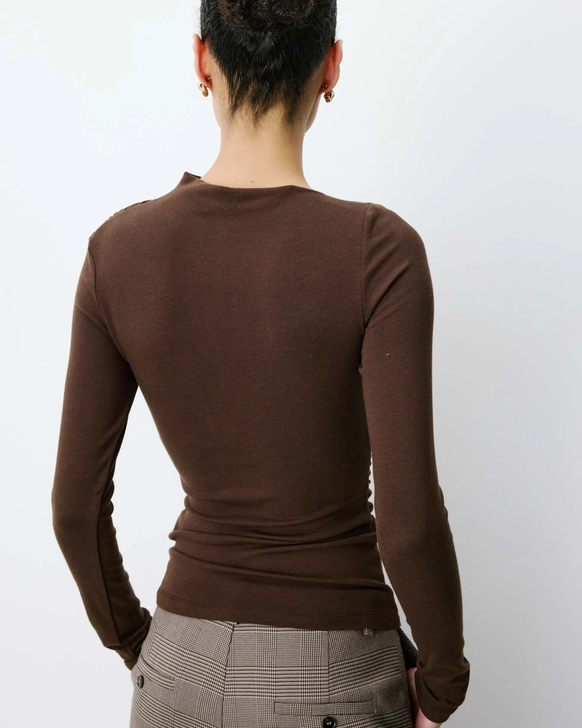 Top drapé asymétrique manches longues chocolat Aurygny
