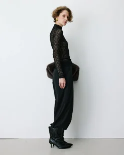 Top en dentelle ajusté manches longues noir Blake