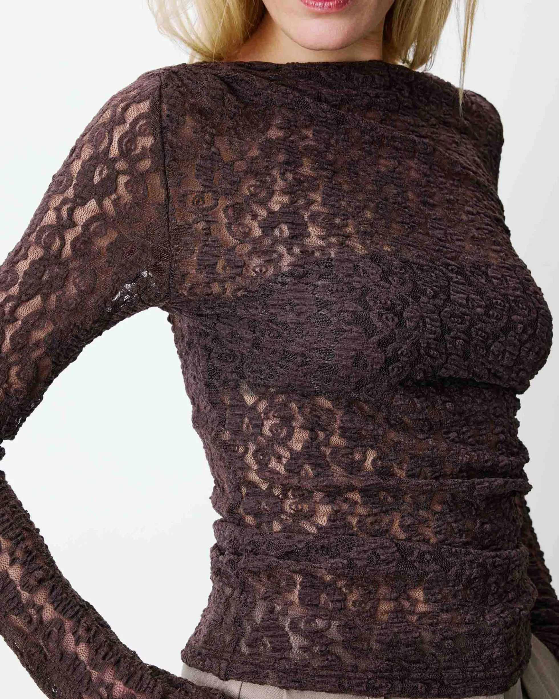 Top en dentelle drapé col bateau chocolat Avoine