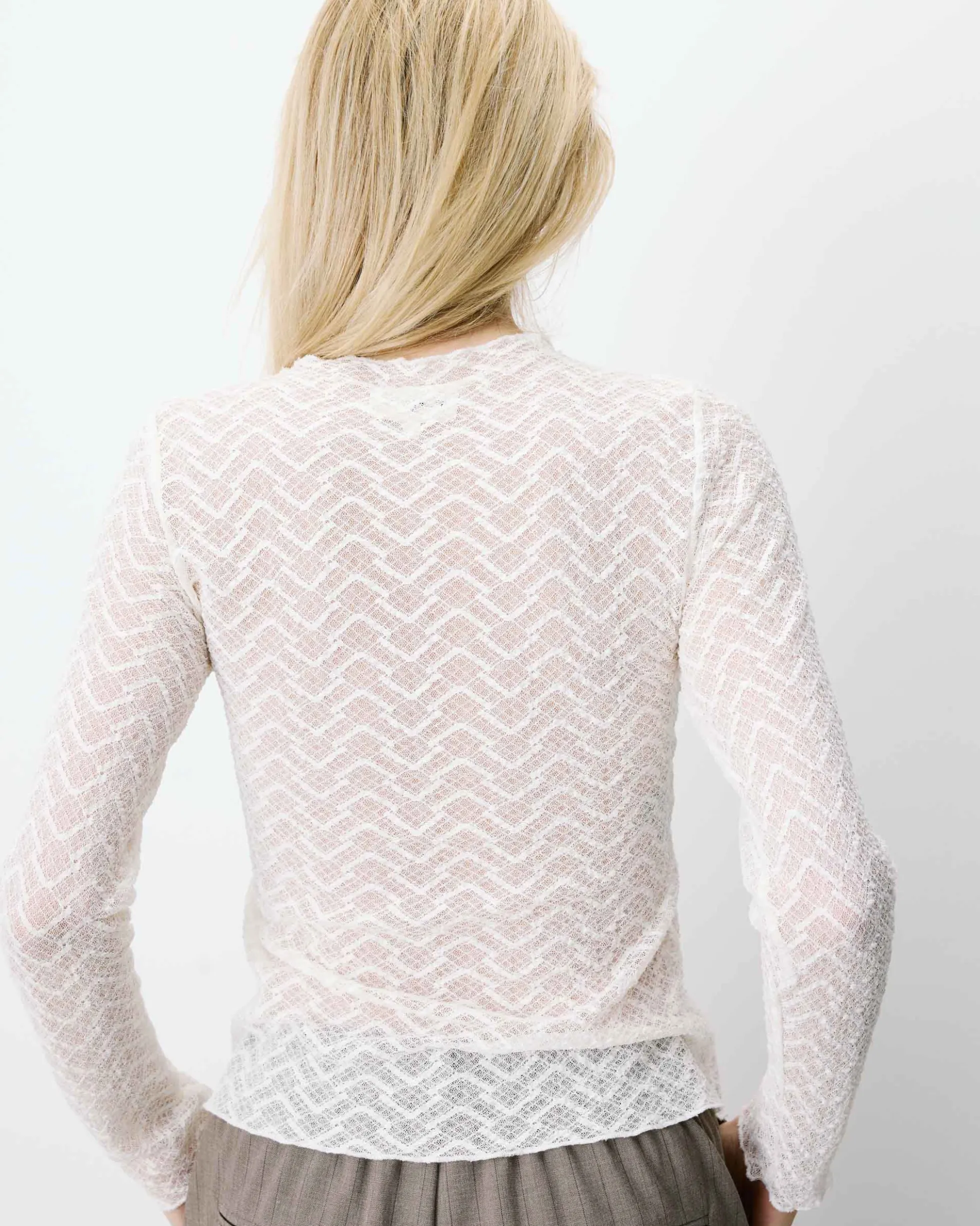 Top en dentelle transparente manches longues ecru Aube