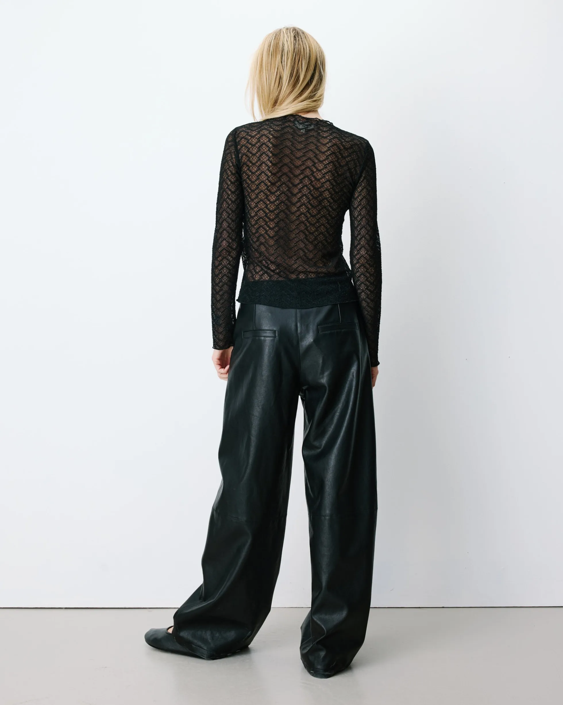 Top en dentelle transparente manches longues noir Aube