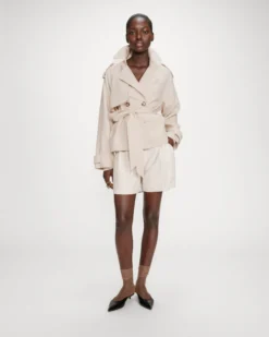 Trench-coat court ceinturé col à revers sable Vogue