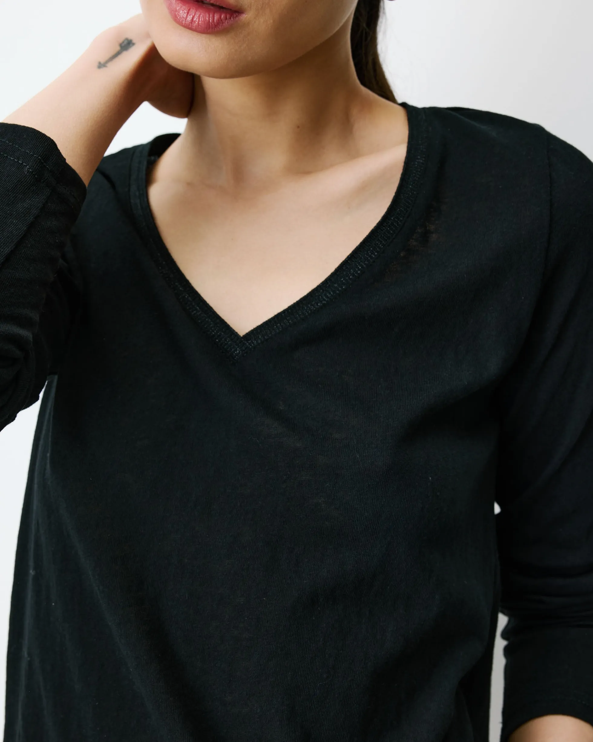 T-shirt manches longues col V noir Abricot