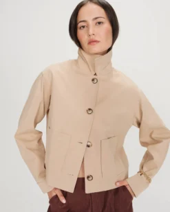 Veste courte en coton boutonnée à poches sable Veronica
