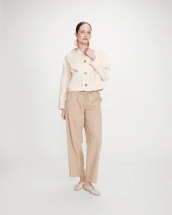Veste courte en coton boutonnée à poches ecru Veronica