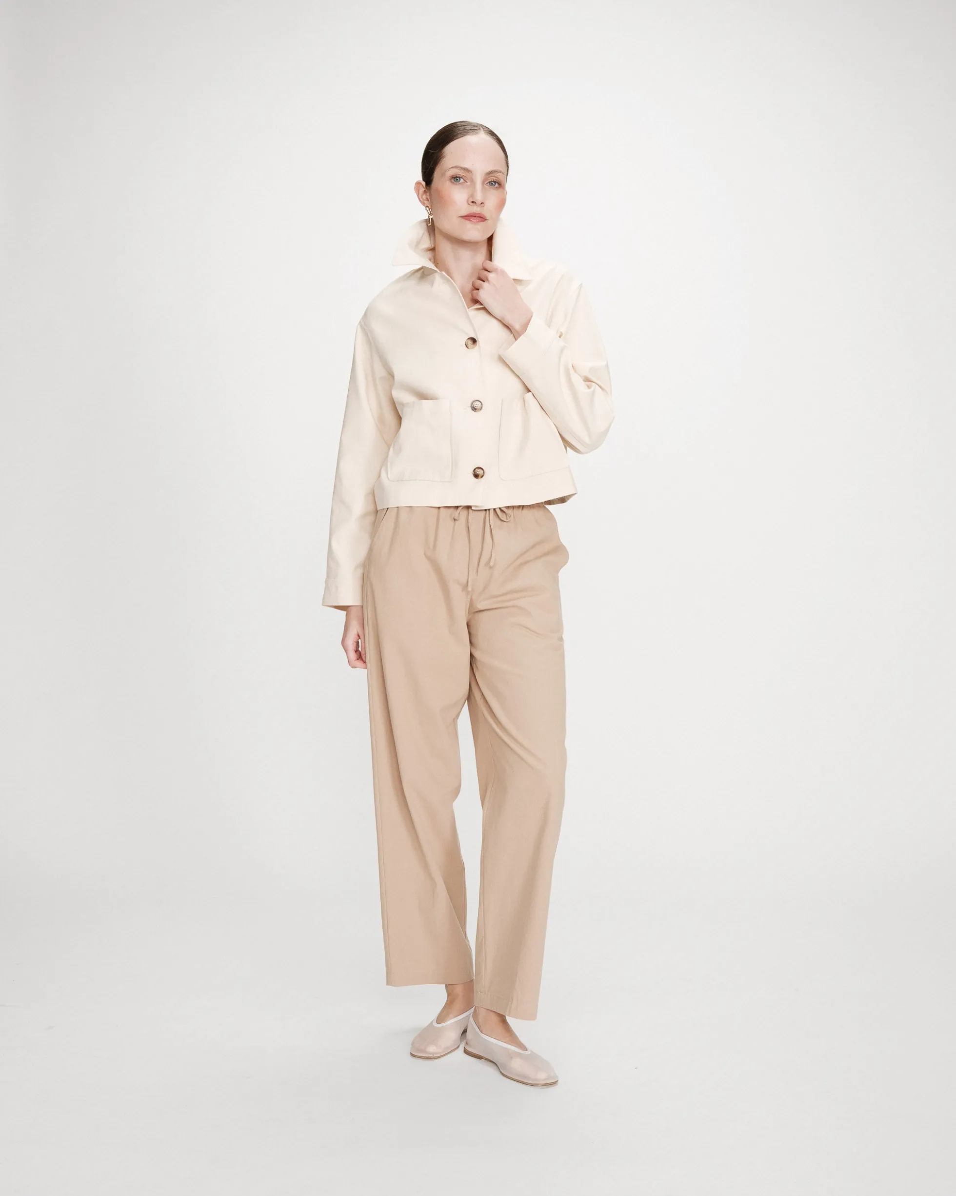 Veste courte en coton boutonnée à poches ecru Veronica