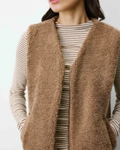 Veste sans manches en fausse shearling taupe Avery