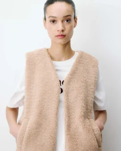 Veste sans manches en fausse shearling beige Avery